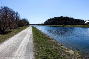 Der Main Donau Kanal - immer kerzengerade