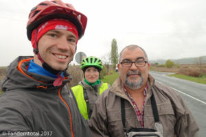 Er hat uns angeboten uns in seinem Sprinter mitzunehmen... Trotz Regen haben wir abgelehnt, da es die letzte Etappe zum schwarzen Meer war. Die wollten wir dann doch noch Radeln.