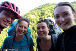 Wir treffen Kathi und Mira von der Fähre wieder.