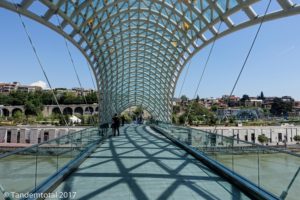 Fußgängerbrücke in Tbilisi