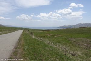 Und der Sevan See liegt vor uns