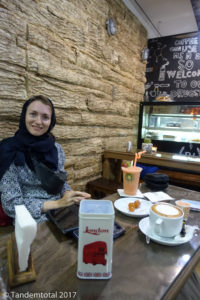 Eigentlich hat Teheran eine Menge an hippen Cafes zu bieten, leider zur Zeit immer erst nach Sonnenuntergang...