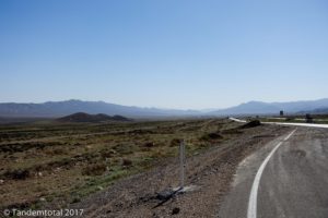 Vom kaspischen Meer geht es etwa 1200m nach oben auf eine Hochebene