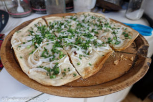 In Mashhad gab es selbstgemachten Flammkuchen (Und Apfelpfannkuchen)