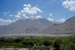 Die höchsten Schneebdeckten Gipfel des Hindukusch sind über 7000m hoch