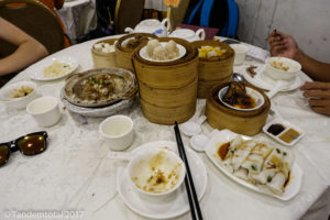 Dim sum - viele verschiedene kleine Gericht, der Klassiker in Hong Kong...
